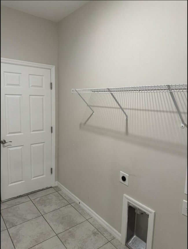 Building Photo - 3 Bedroom 2 Bathroom 2 Car Garage Home For Rent in North Port FL!