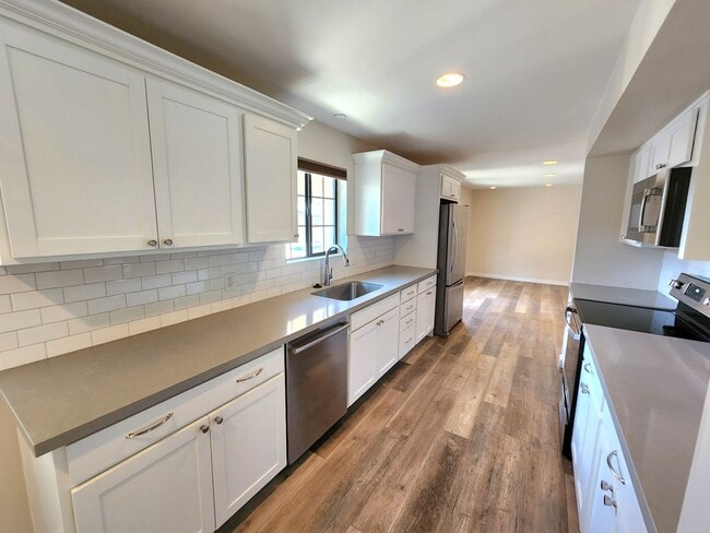 Building Photo - Tempe 4 Bedroom 3 Bath w/ Pool right near ASU!