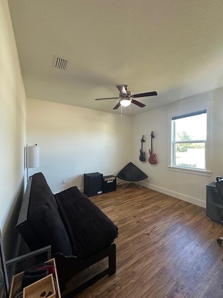 Building Photo - 4819 Whitewood Rd