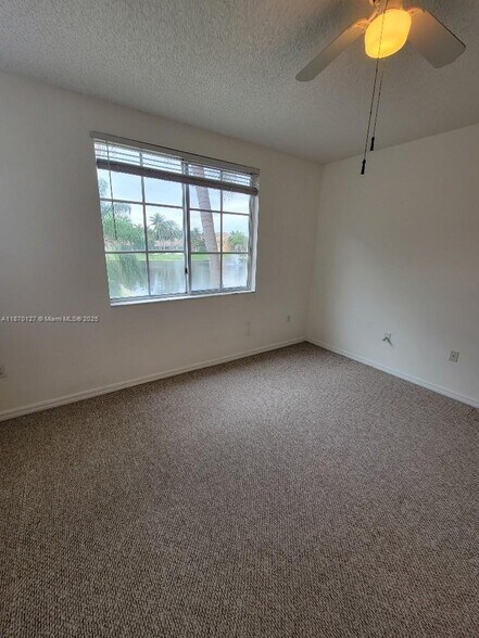 Building Photo - 2160 E Preserve Way