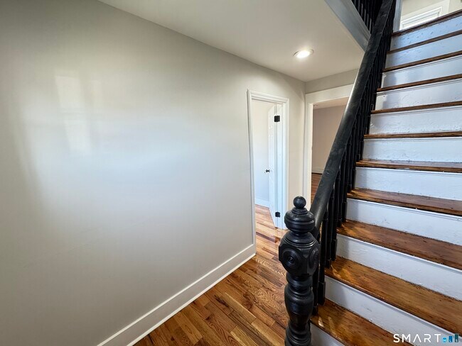 Building Photo - 137 Middletown Ave