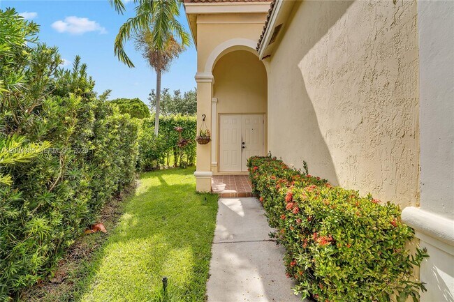 Building Photo - 885 Tanglewood Cir