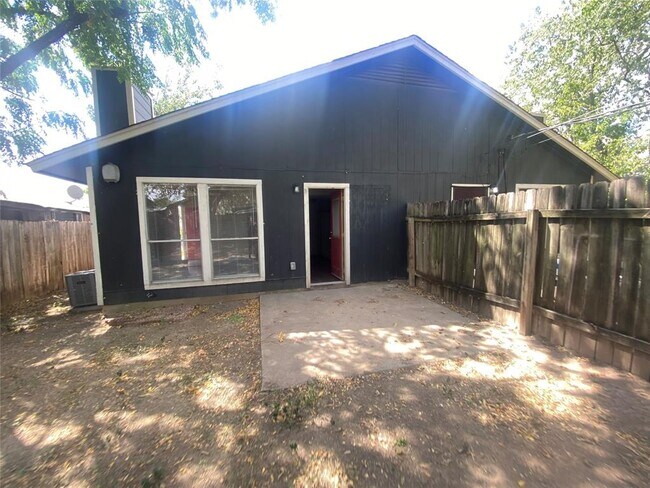Building Photo - 1000 Fieldwood Dr
