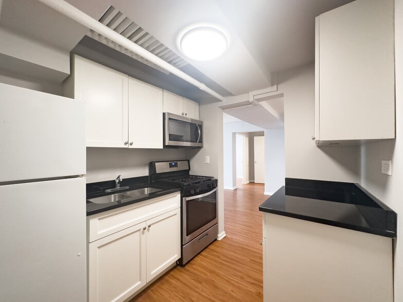 Building Photo - 5748 N Winthrop Ave