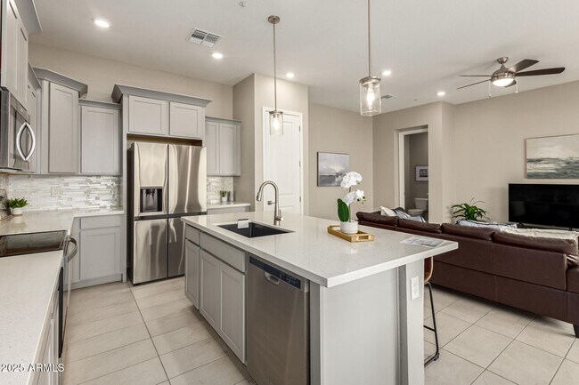 Building Photo - 1535 E Dublin St