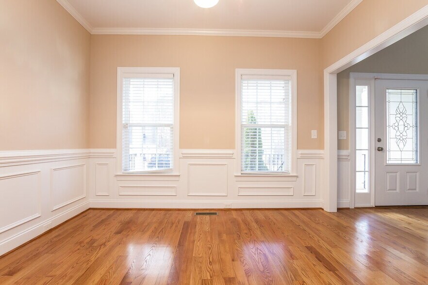 Building Photo - 221 Worthington Ct