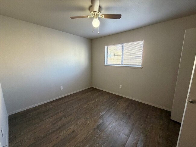 Building Photo - 804 Navidad St