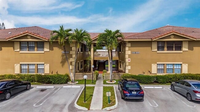 Building Photo - 2646 Riverside Dr