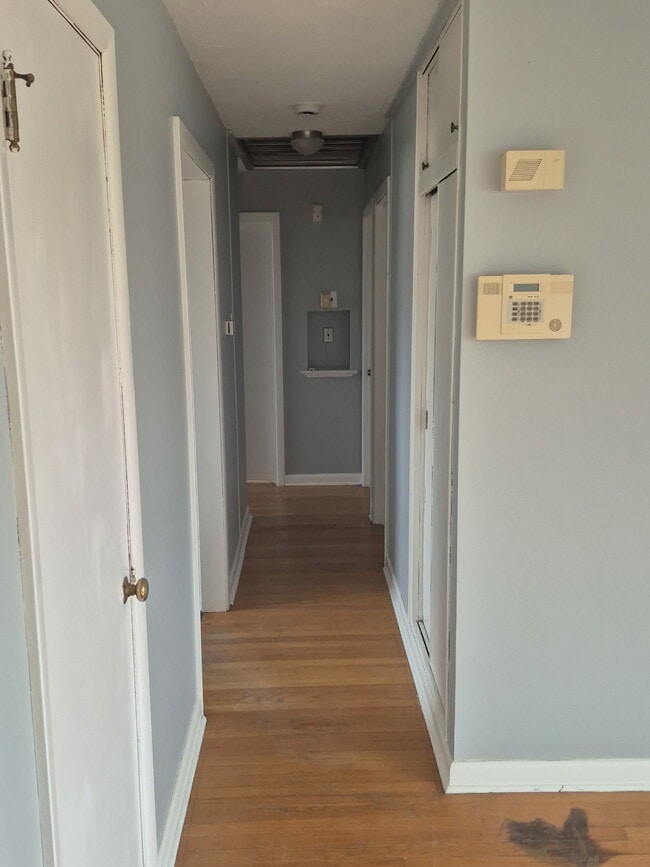 Building Photo - 9352 Bellefontaine Rd