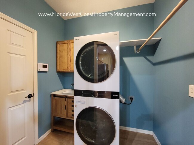 Building Photo - LARGE PARRISH POOL HOME! FENCED YARD! PET FRIENDLY! AVAILABLE FOR JUNE! LONG TERM LEASE!