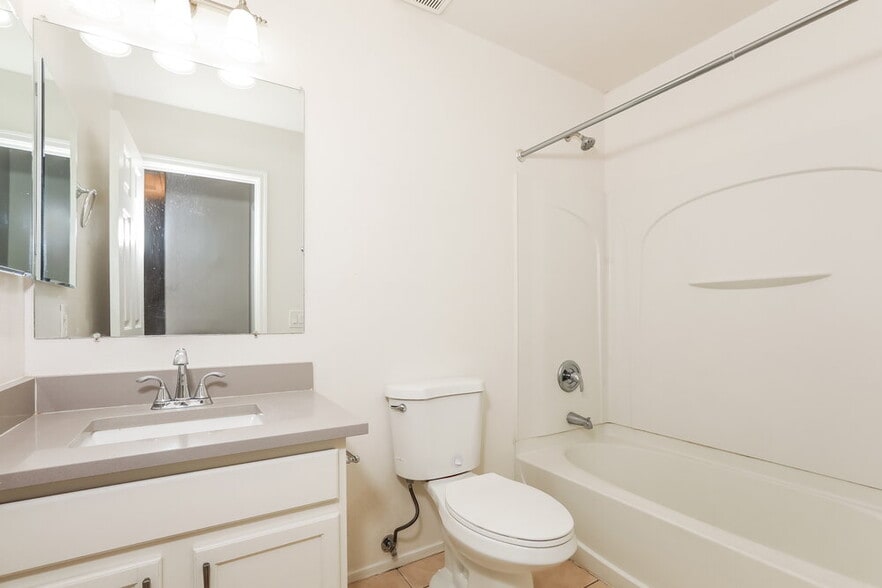 Building Photo - 1836 E Silversmith Trail