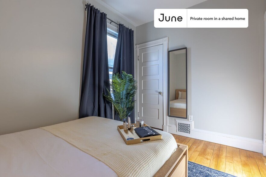 Building Photo - Room in Shared 4 bed/2 bath home in Savin Hill