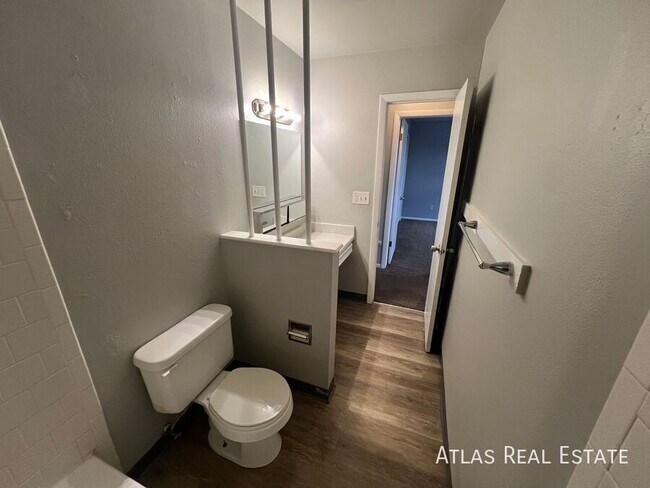 Building Photo - 1017 Delaware Dr