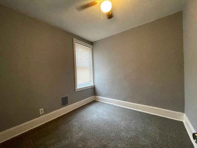 Building Photo - Remodeled 3BR House Steps to LaSalle Unive...