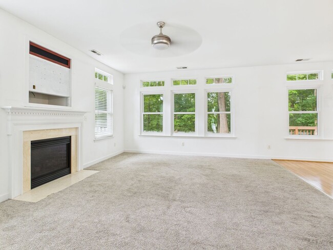 Building Photo - Stunning 4-Bedroom, 2.5-Bathroom Home in t...