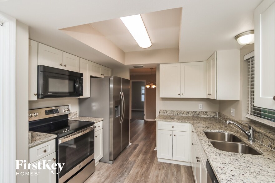 Building Photo - 2027 Beekman St NE