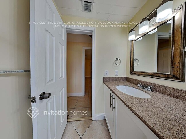 Building Photo - 314 SW 4th Ave