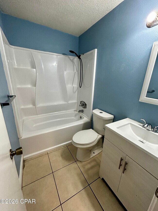 Building Photo - 6321 Lenawee St