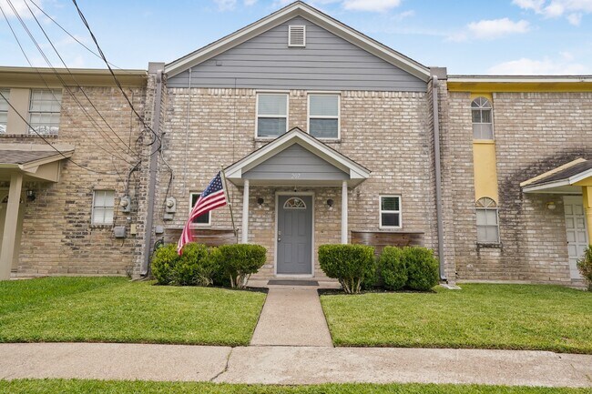 Building Photo - 207 Granberry St