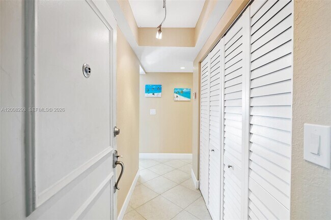 Building Photo - 2900 NE 30th St