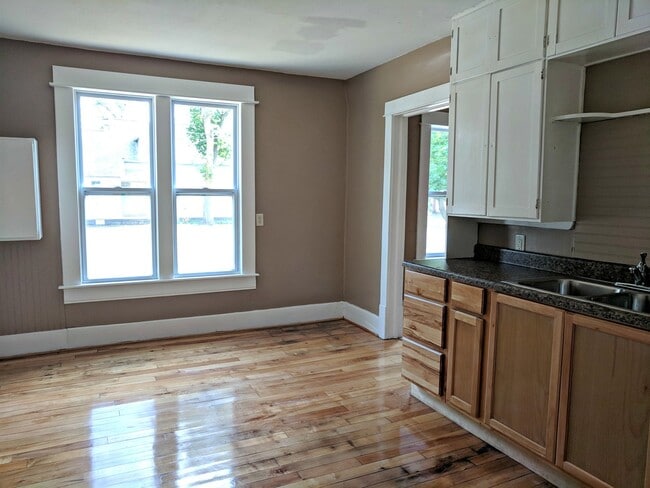 Building Photo - 1666 Smith St