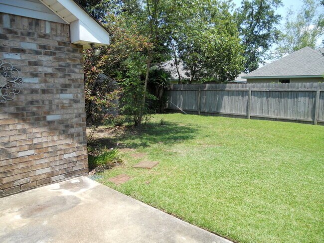 Building Photo - 1225 Sycamore Pl