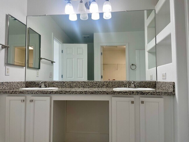 Building Photo - Fully Remodeled 3 bedroom Stallion Mountai...