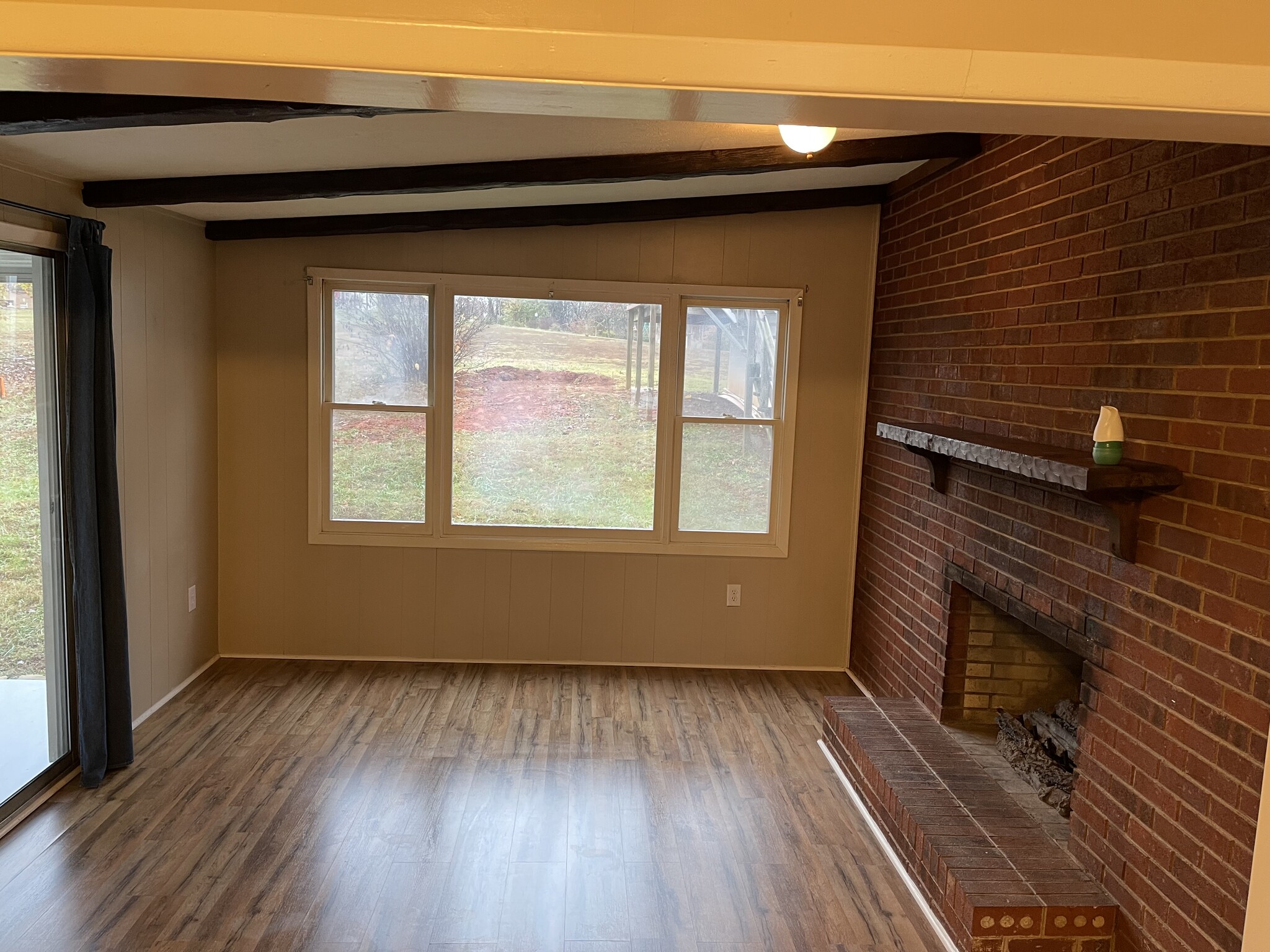 Building Photo - 103 Foothills Dr