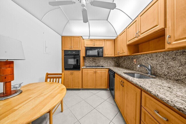 Building Photo - 3460 S Ocean Blvd