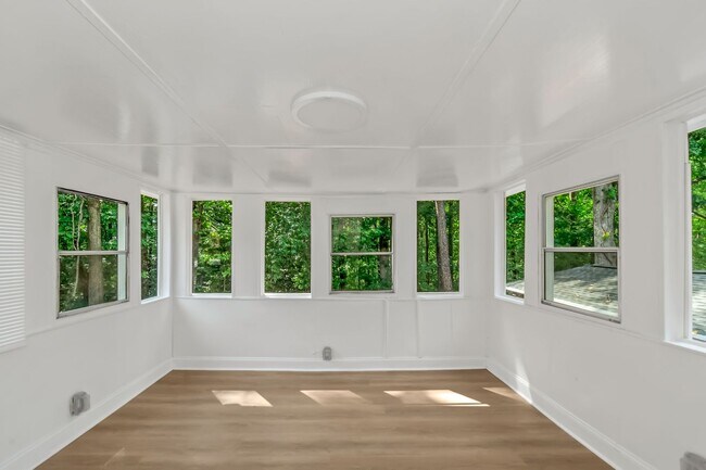 Building Photo - WELCOME HOME!