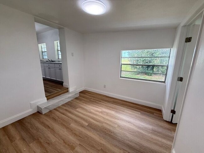 Building Photo - Groveland Home on large lot
