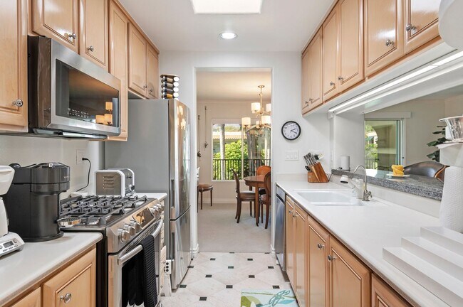 Building Photo - RARELY offered! Top floor three bedroom 2.5 bath El Escorial condo, fully furnished at East Beach.