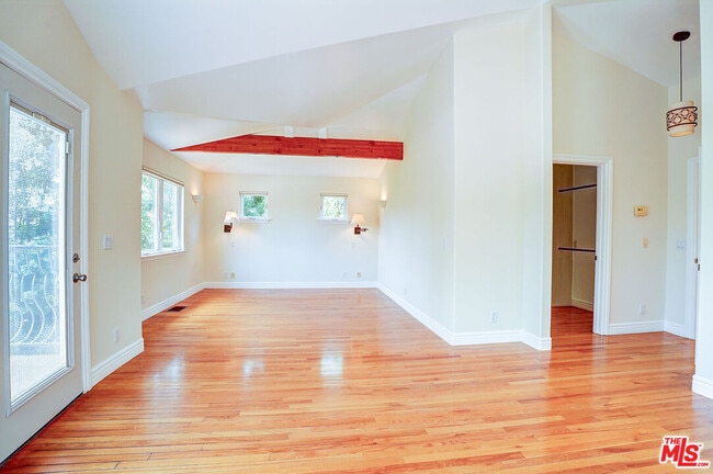 Building Photo - 10450 Ilona Ave