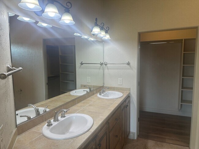 Building Photo - Bella Terrazza Condo