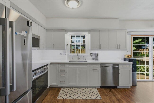 Building Photo - 899 Holborn Ct