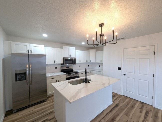 Building Photo - 140 Chisum Dr