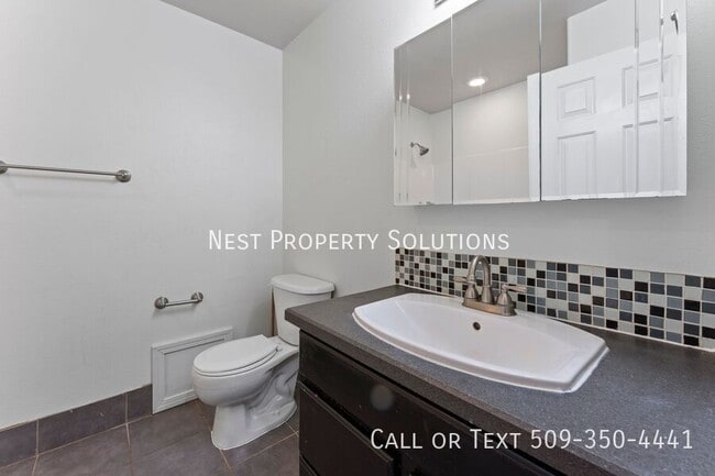 Building Photo - 1038 S Skyline Dr