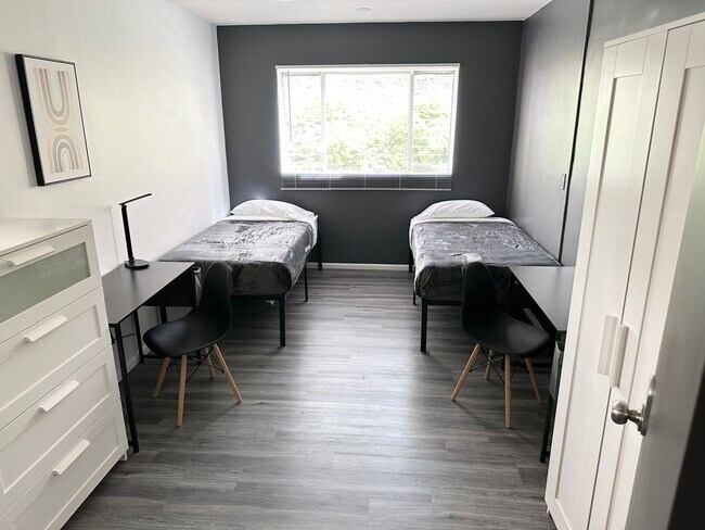 Building Photo - 832 Hilgard Ave