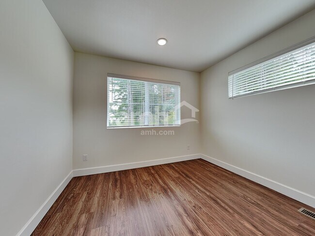 Building Photo - 33013 Lookout Ln