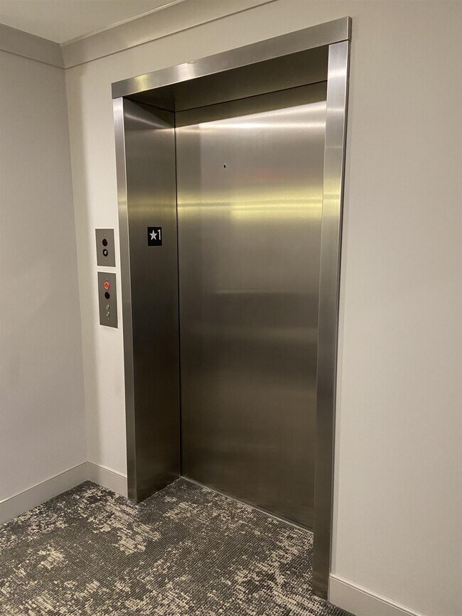 Building Photo - 2075 Lafayette Rd