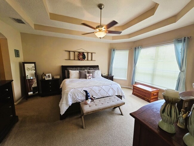 Building Photo - Large Home On Cul-De-Sac!