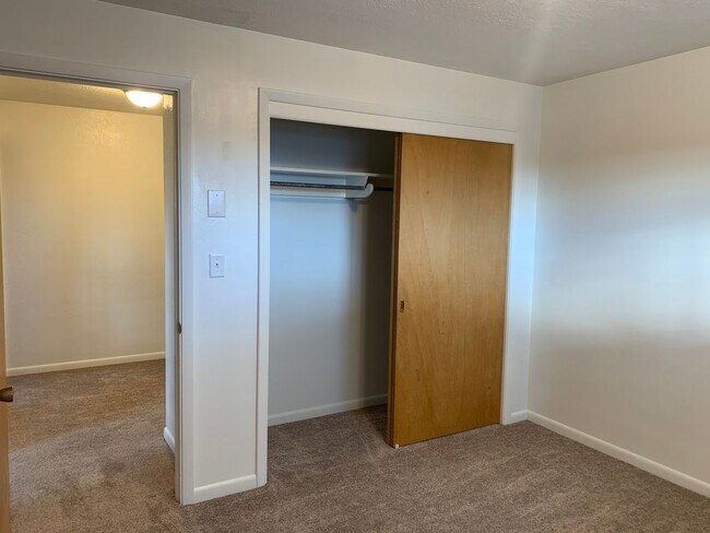 Building Photo - 3 Bedroom, 1.5 Bath House in Pacific Terrace neighborhood