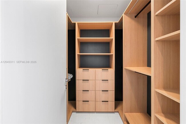 Building Photo - 300 Biscayne Blvd Way