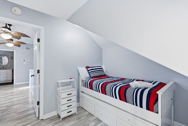 Building Photo - 6 Ibis St