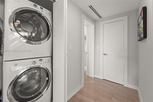 Building Photo - 16 Island Ave