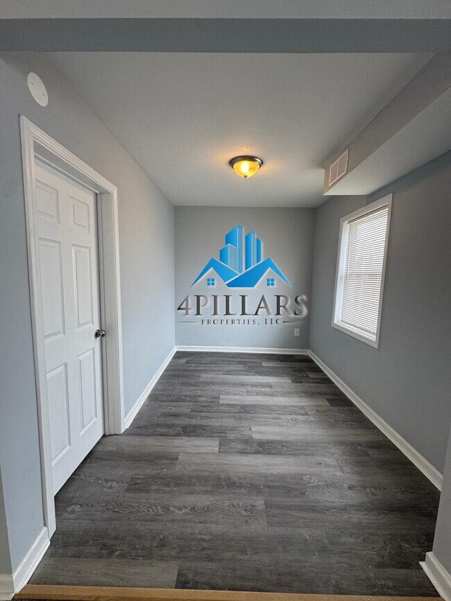 Building Photo - 3904 Deodar St