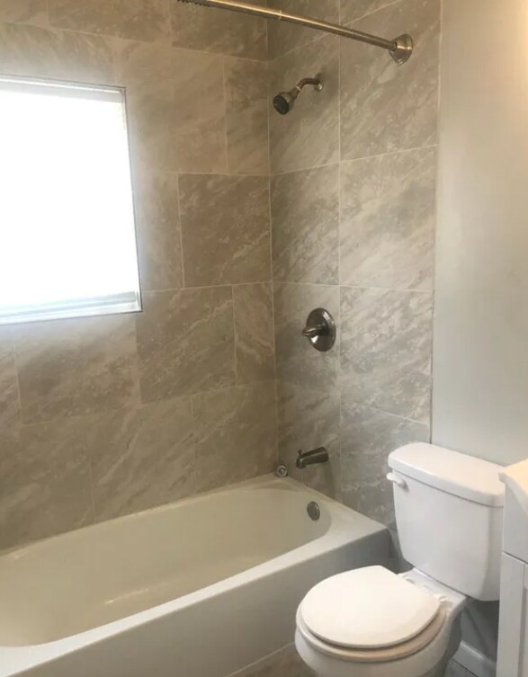 Building Photo - 529 E 7th St