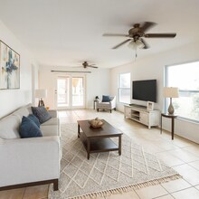 Building Photo - 7811 43rd Ave Dr W