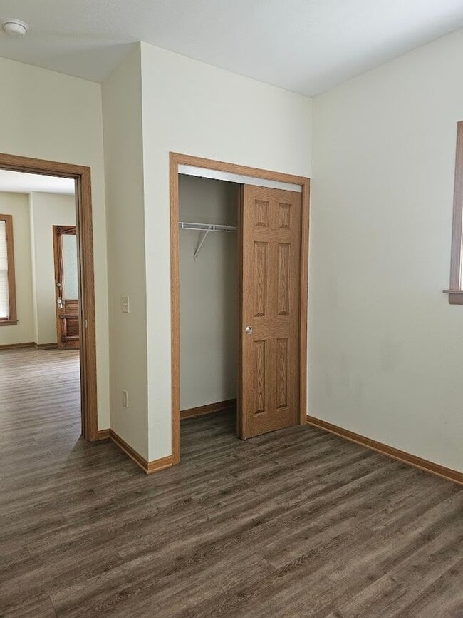 Building Photo - 129 E Reed Ave