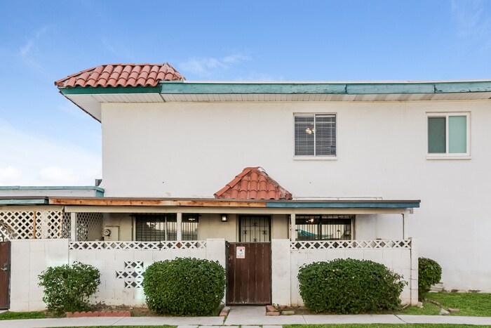 Primary Photo - 2133 W Turney Ave